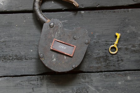 Open sign and old padlock on the tableの写真素材