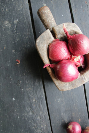 Red onion in a box on a vintage table. Healthy food clean eating idea.の写真素材