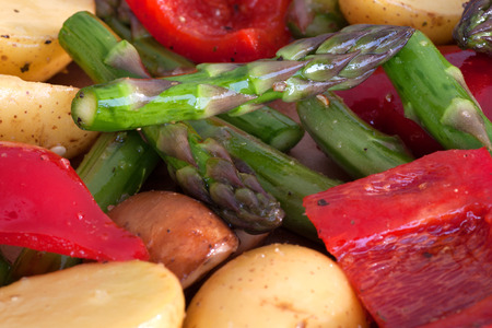Green asparagus grilled with colorful vegetablesの写真素材