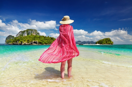 Woman in pink pareo and hat at the beach, Andaman Sea, Thailand
の写真素材