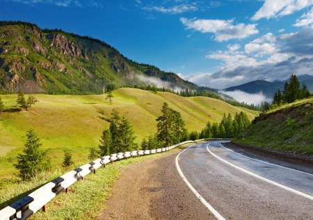 Mountain landscape with road and blue sky
の写真素材
