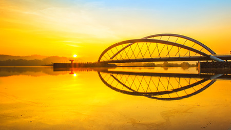 golden morning at putrajaya lakeのeditorial素材