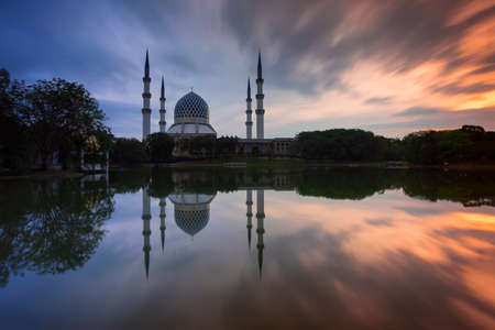 Long exposure on and reflection of mosque (Sultan Sallehuddin Abdul Aziz Shah) Shah Alam, Malaysiaの写真素材