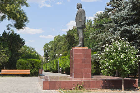 Evpatoria, Crimea, Russia - July 25, 2021: Monument to Vladimir Ilyich Lenin in the garden named after Lenin in the city of Evpatoria, Crimeaのeditorial素材