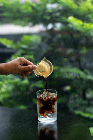 how to make ice coffee in a glass on a table in the garden