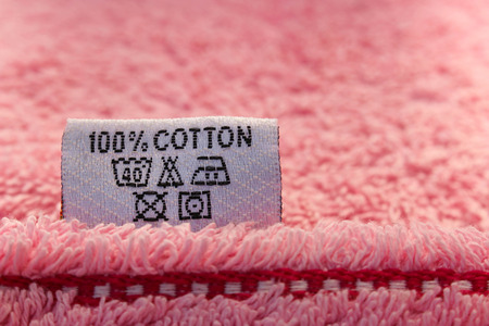 Label 100 percent cotton on pink towelの写真素材