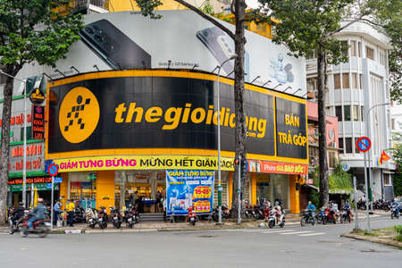 Saigon, Vietnam - 7 October 2021: Mobile world store, the biggest retail smartphone company in Vietnamのeditorial素材