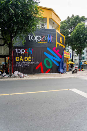 Saigon, Vietnam - 17 October 2021: Vertical photo of Topzone luxury smartphone store in Ho Chi Minh cityのeditorial素材