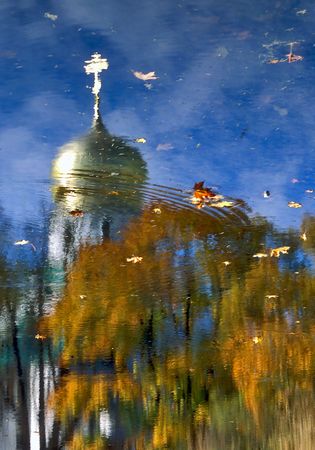 The reflection of cupola and treesの写真素材