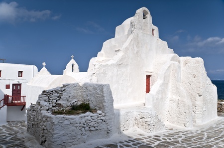  Panaghia Paraportiani church and stone boundary in Mykonos townの写真素材