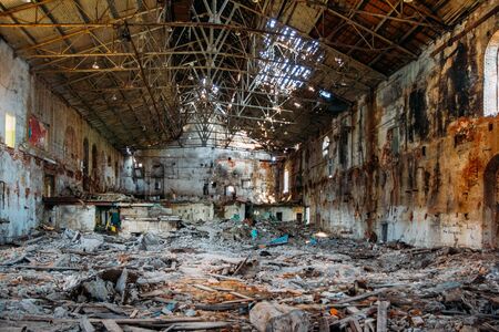 Old abandoned and ruined red brick building interior of former sugar factory in Ramon, Voronezh region.の素材 [FY310131453527]