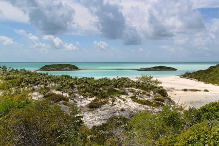 Overview on beautiful island Bahamas.Blue water of the Atlantic ocean and blue sky. Beautiful backgroundの写真素材