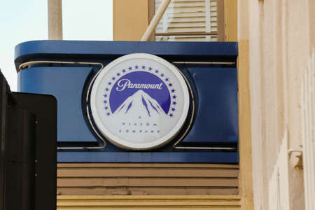 Symbol Paramount Pictures Studios, Melrose Gate. Studio tours. Los Angeles, USA. 11/09/2012.のeditorial素材