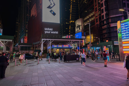 Night Manhattan cityscape view. Tourists taking pictures. new york. USA. 09.22.2022のeditorial素材