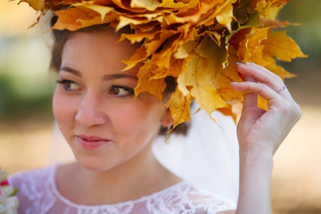 beautiful bride with baloons on the wedding day in autunm parkの写真素材