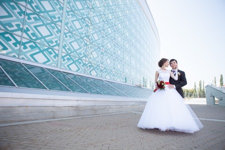 newlyweds kissingの写真素材