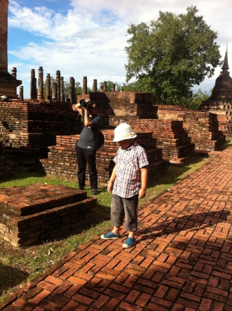 Dad and son in Sukhothai, Thailandの素材