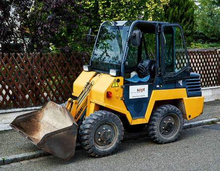 to work on the street with a small excavator.のeditorial素材
