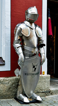armor dress that soldiers or commanders wear in medieval wars.