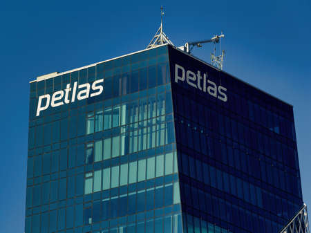 Petlas is one of the largest tire factories in the world under a single roof with a closed area of 365 thousand square meters, 4 thousand employees and a wide range oのeditorial素材