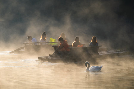 Mae Hong Son,Thailand - Dec 24 2016 : Tourists rafting with white swan flutter on reservoir at pang oungのeditorial素材