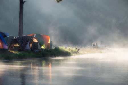 Mae hong son, Thailand - Dec 24 2016 : Tourists raft floating on foggy reservoir in morning at pang oungのeditorial素材