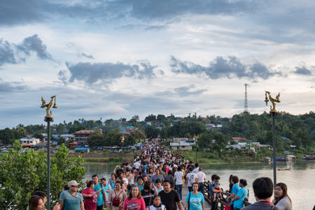 Kanchanaburi, Thailand - Aug 12 2017 : Tourists crowd travel on wooden mon bridge in holidayのeditorial素材