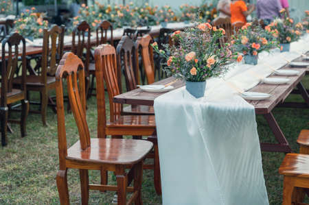 Red vintage leather sofa buttoned of textured backgroundの写真素材