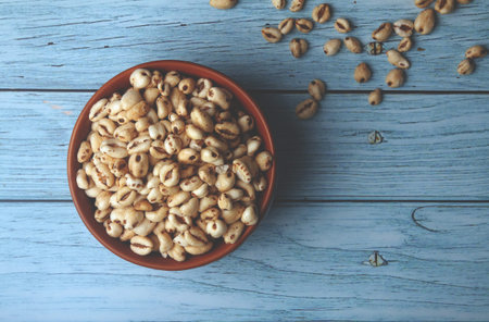 Popped wheat grains in bowl