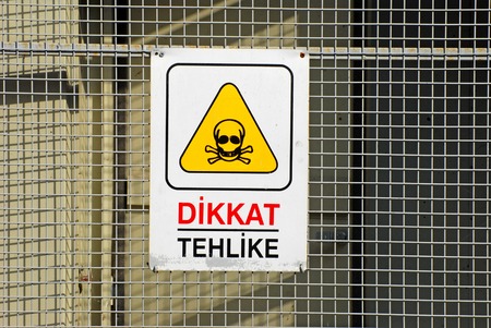 Mortal danger to life skull and crossbones warning sign in Turkishの写真素材
