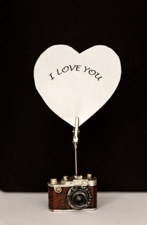 note paper hung on heart shaped note holderの写真素材