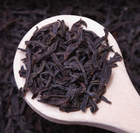Black tea loose dried leaves in spoonの写真素材