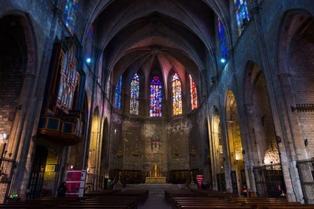 Esglesia de Santa Maria del PI, detail of the central nave with golden chapels and polychrome stained glass windows. Barcelona, Spain.のeditorial素材