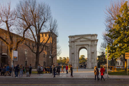 VERONA, ITALY - DECEMBER 27 2016- Tourists stroll near the Arco dei Gavi which is located in the square of Castelvecchioのeditorial素材