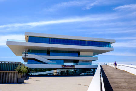 Valencia, Spain: June 14, 2015 - Structure built to allow an optimal view of the 2007 America's Cup is made up of four geometrically and dynamically constrained platforms. It currently hosts cultural events, some restaurants and clubs where you can have aのeditorial素材