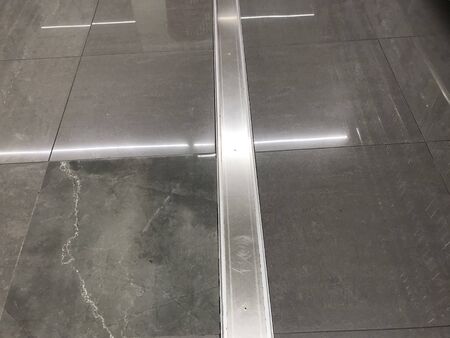 Construction Expansion joint is covered Materials plate made of Aluminum for an high rise building as per architectural design to avoid collapse of entire buildingの写真素材