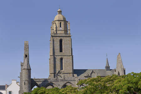 Church Saint-Guénolé and the remains of the Chapel of Notre-Dame-du-Murier in the foreground at Batz-sur-Mer, a commune in the Loire-Atlantique department in western France. The town lies between the Bay of Biscay and its salt marshes.の写真素材
