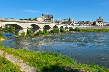 River Loire and bridge of GÃ©nÃ©ral Leclerc at Amboise, a commune renowned for its magnificent castle, in the Indre-et-Loire department in central France.のeditorial素材