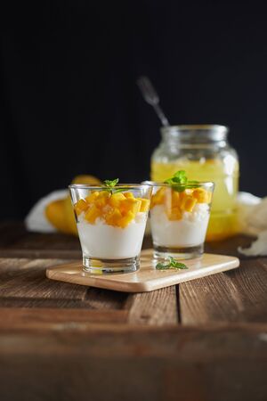 Mango with sticky rice , Thai dessertの写真素材