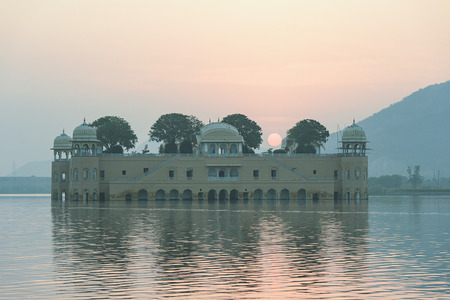 The palace Jal Mahal at sunrise. Jal Mahal (Water Palace) was built during the 18th century in the middle of Mansarovar Lake. Jaipur, Rajasthan, India, Asia.のeditorial素材