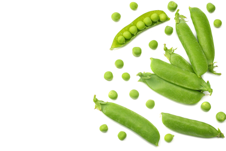 fresh green peas isolated on white background. top viewの写真素材