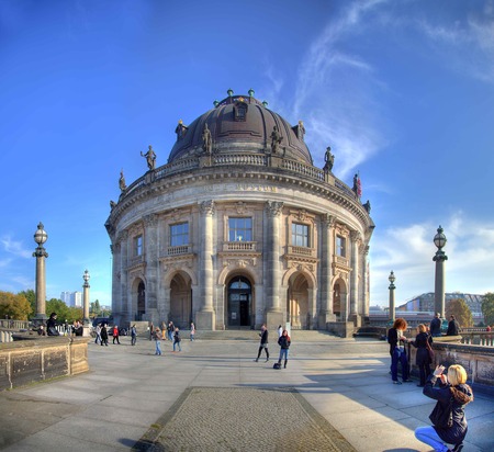 The people taking Picture in front of Bode Museum Berlinのeditorial素材