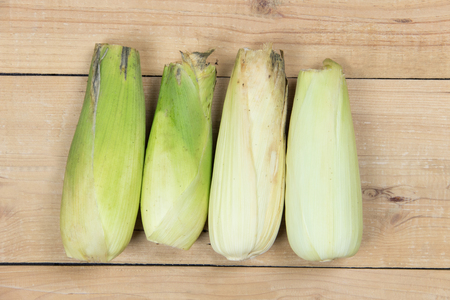 Fresh corn on wooden table. top viewの写真素材
