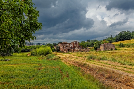 Abandoned ruined village in Tuscany の写真素材