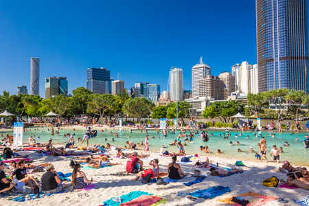 BRISBANE, AUS - DEC 29 2016: Streets Beach in South Bank Parkland. It's inner-city man-made beach next to city center.のeditorial素材