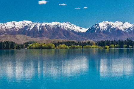 Lake Ruataniwha, New Zealand, South Island, trees and mountains, water reflectionsの写真素材