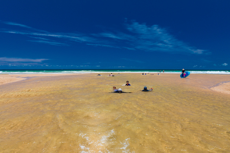 CALOUNDRA, AUS - Jan 20 2019: Hot sunny day at tropical Currimundi Lake Beach Calundra, Queensland, Australiaのeditorial素材