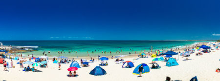 CALOUNDRA, AUS - Jan 27 2019: Hot sunny day at Kings Beach Calundra, Sunshine Coast, Queensland, Australiaのeditorial素材