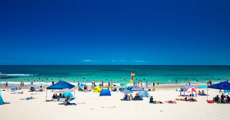 CALOUNDRA, AUS - Jan 27 2019: Hot sunny day at Kings Beach Calundra, Sunshine Coast, Queensland, Australiaのeditorial素材