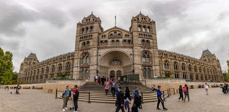London,England, 16 Sep 2019: The Natural History museum is home to life and earth science specimens and welcomes many visitors every year.のeditorial素材